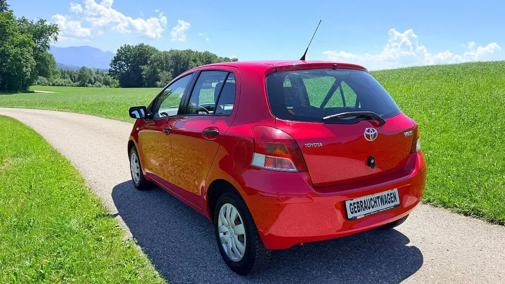 Gebraucht Toyota Yaris Basis 69 PS (50 kW) 2009 Rot Kleinwagen