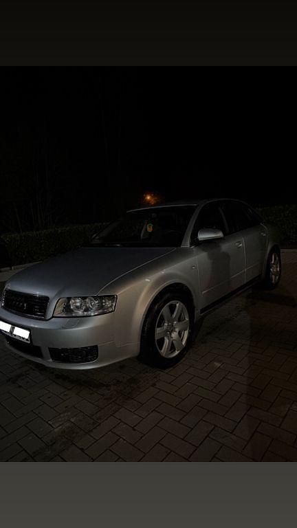 Second-hand Audi A4 131 CP (96 kW) 2000 Argintiu Berlinǎ