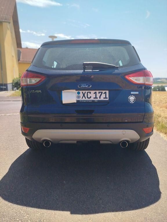 Blau Gebraucht 2016 Ford Kuga SYNC Edition SUV | 11.600 € (Guter Preis) - Bild 1/4