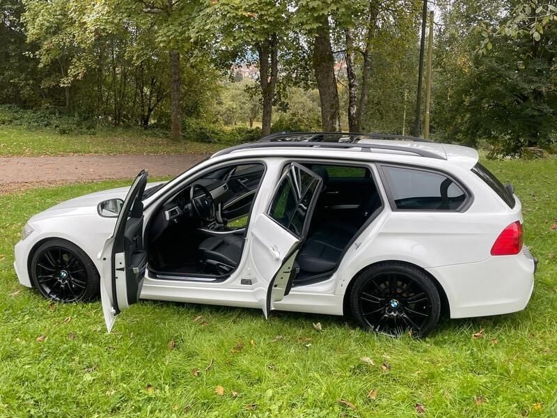 Weiß Gebraucht 2009 BMW 318 M Sport Kombi | 4.550 € (Fairer Preis) - Bild 1/4