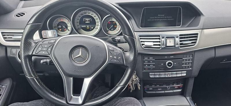 Gebraucht Mercedes E220 Avantgarde 170 PS (125 kW) 2016 Grau Kombi