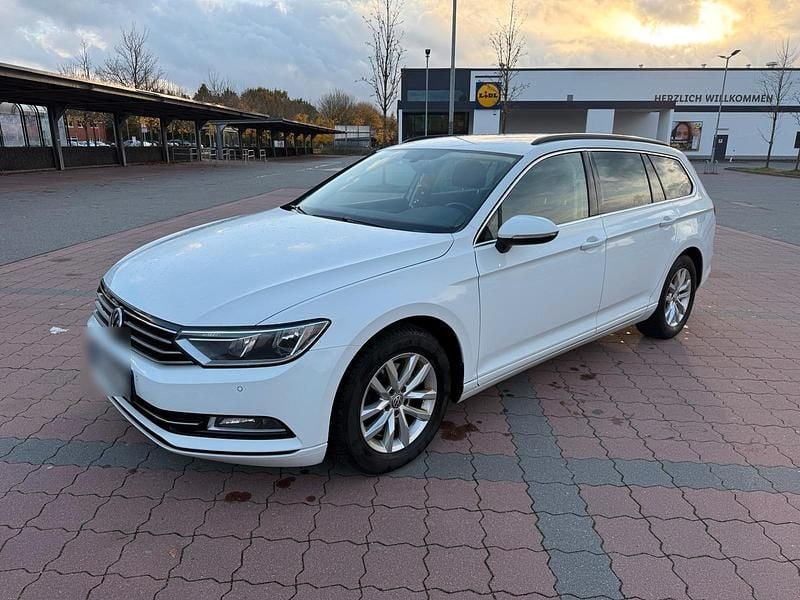 Weiß Gebraucht 2017 VW Passat Comfortline Kombi | 9.500 € (Superpreis) - Bild 1/4