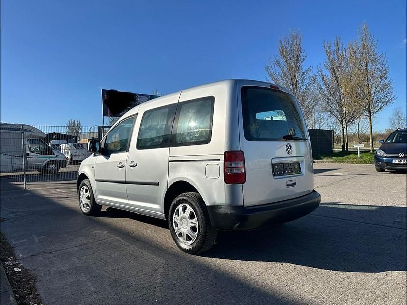 Gebraucht VW Caddy Trendline 102 PS (75 kW) 2012 Silber Van / Kleinbus