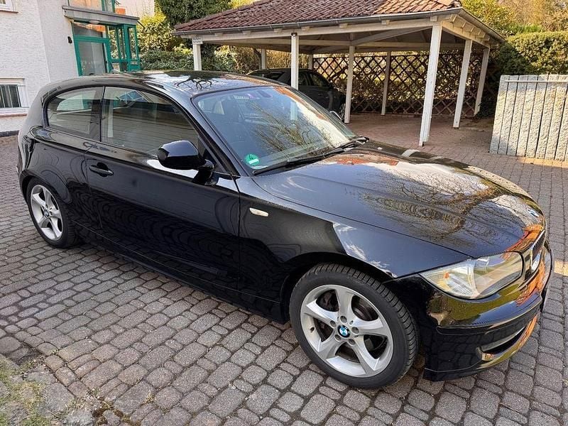 Gebraucht BMW 130 Performance 258 PS (189 kW) 2010 Schwarz Kleinwagen