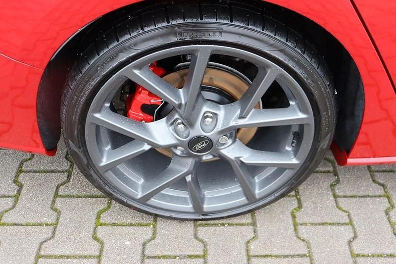 Neu Ford Focus ST 280 PS (205 kW) 2025 Rot Limousine