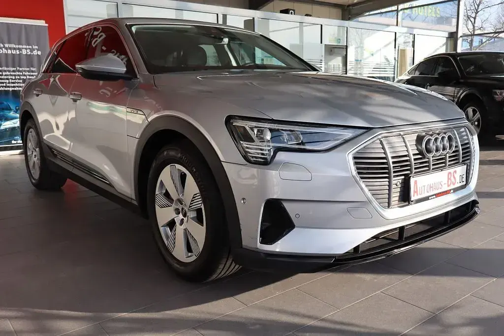 Gebraucht Audi e-tron 300 kW (408 PS) 2023 Florettsilber metallic SUV