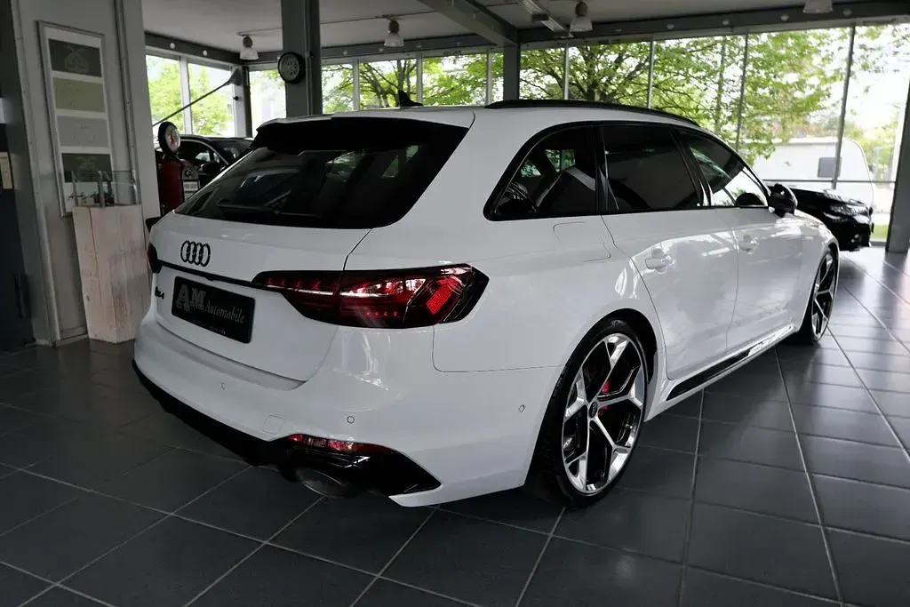 Gebraucht Audi RS4 Competition 450 PS (330 kW) 2024 Weiß Kombi