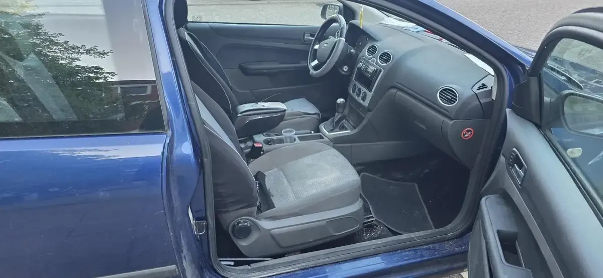 Używany Ford Focus 90 KM (66 kW) 2006 Niebieski Hatchback
