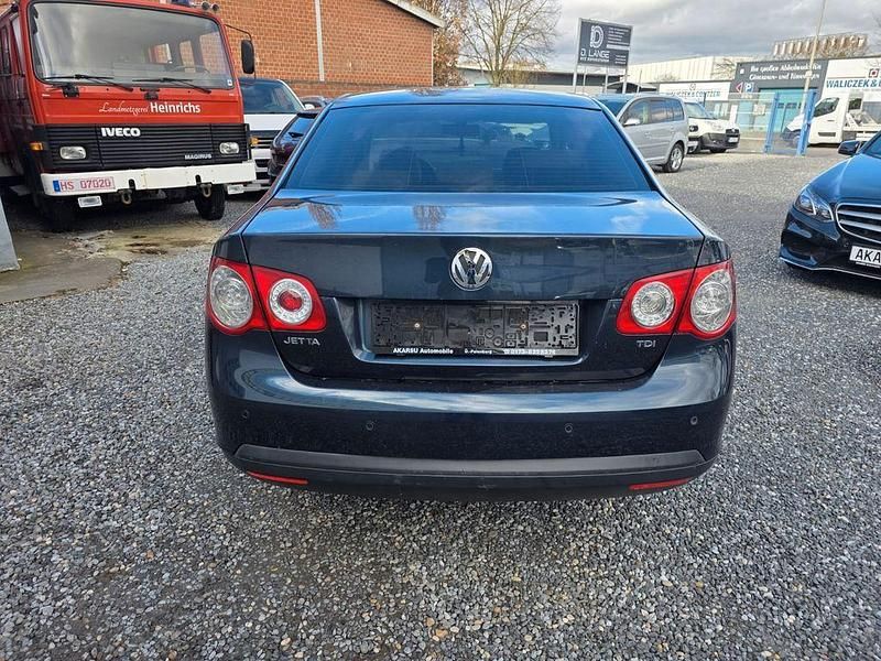 Gebraucht VW Jetta Comfortline 105 PS (77 kW) 2008 Blau Limousine