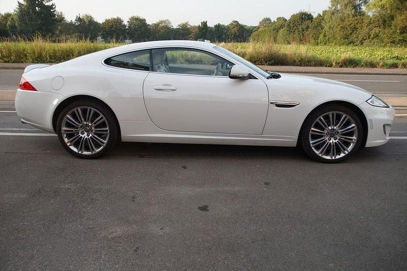 Gebraucht Jaguar XK 385 PS (283 kW) 2013 Weiß Coupé