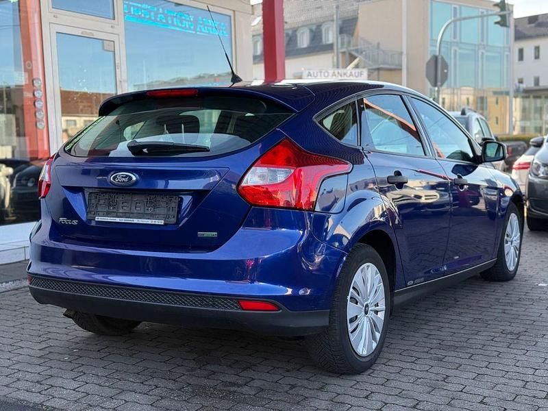 Gebraucht Ford Focus Ambiente 101 PS (74 kW) 2014 Blau Limousine