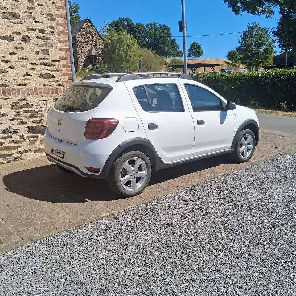 Gebraucht Dacia Sandero Stepway 101 PS (74 kW) 2020 Weiß Kleinwagen