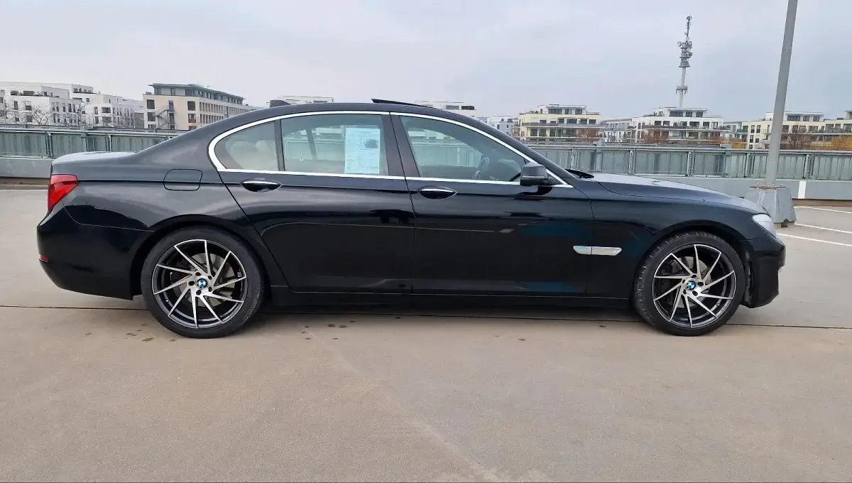 Usata BMW 730 258 CV (189 kW) 2013 Nero Berlina