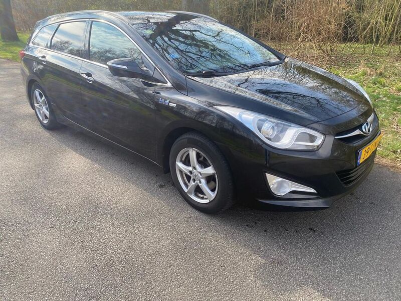 Gebraucht Hyundai i40 Edition 116 PS (85 kW) 2012 Schwarz Kombi