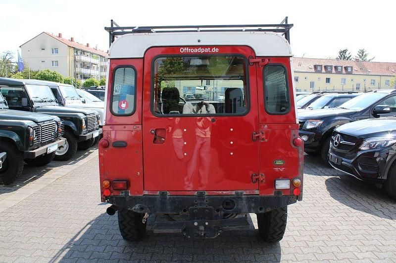 Gebraucht Land Rover Defender 122 PS (89 kW) 1999 Rot (metallic) Kombi