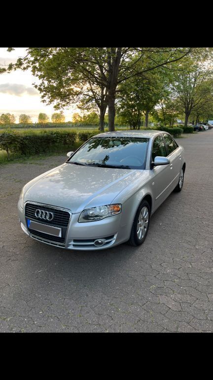 Silber Gebraucht 2005 Audi A4 Limousine | 2.500 € (Superpreis) - Bild 1/4