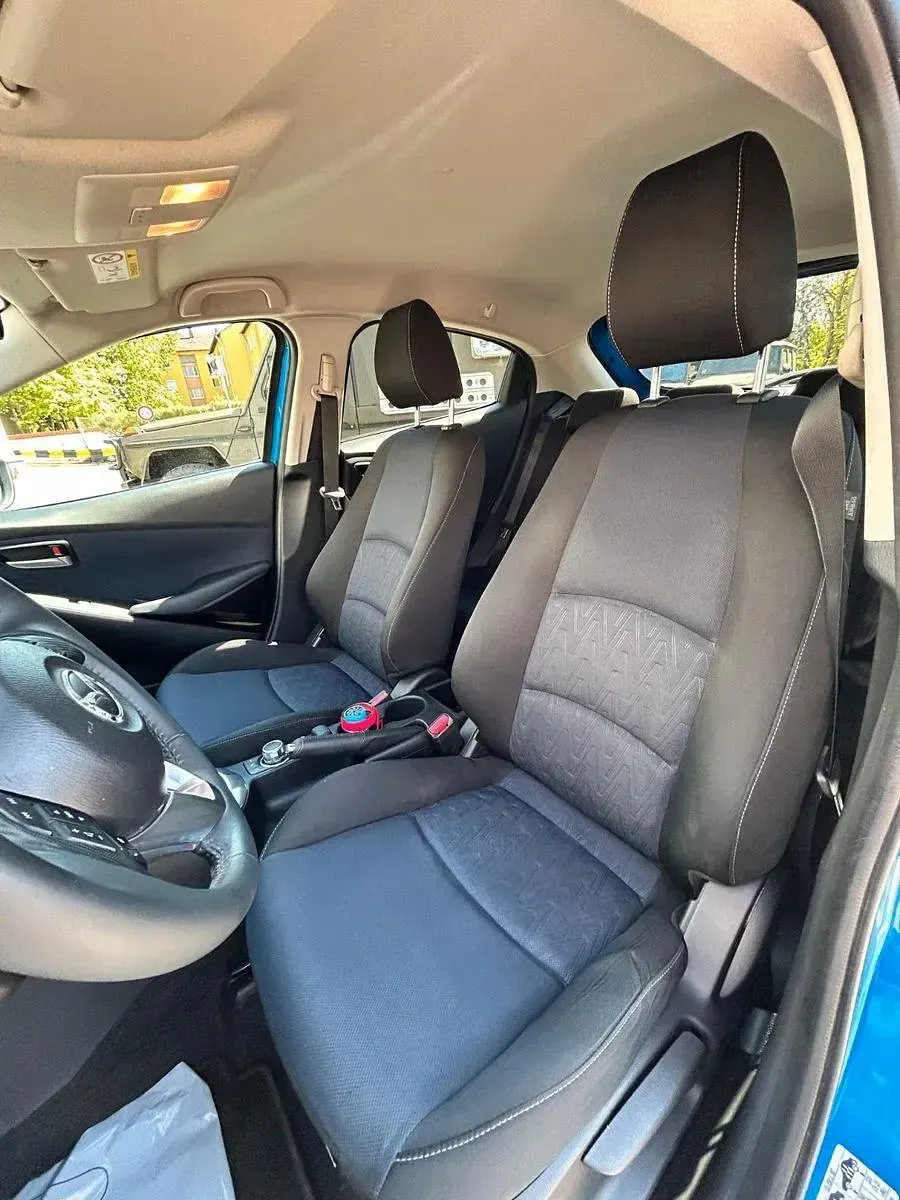 Gebraucht Mazda 2 Exclusive-Line 90 PS (66 kW) 2015 Blau Kleinwagen