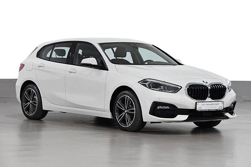 Weiß Gebraucht 2021 BMW 120 Sport Line Kleinwagen | 20.990 € (Fairer Preis) - Bild 1/4