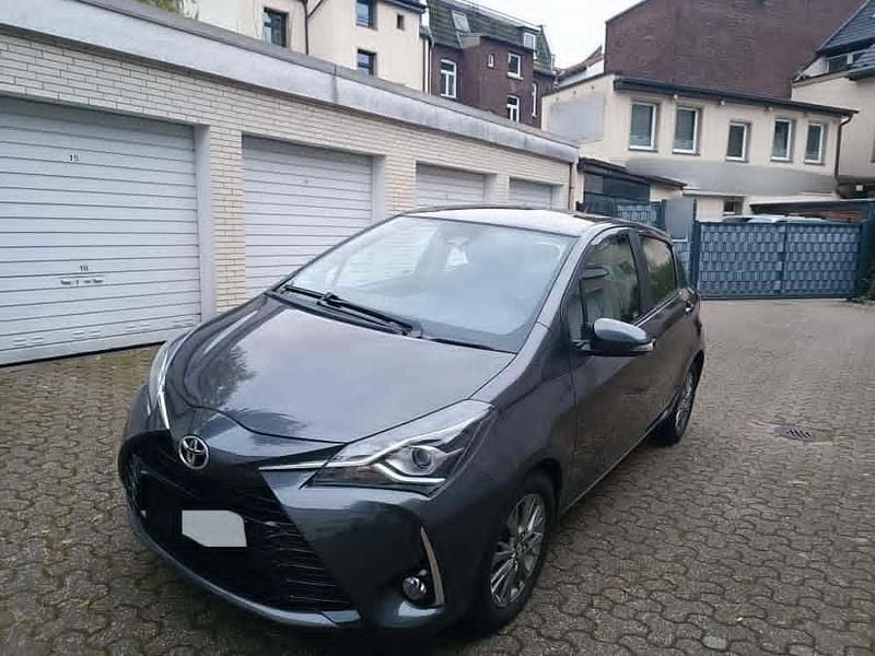 Gebraucht Toyota Yaris Comfort 111 PS (81 kW) 2018 Grau Limousine