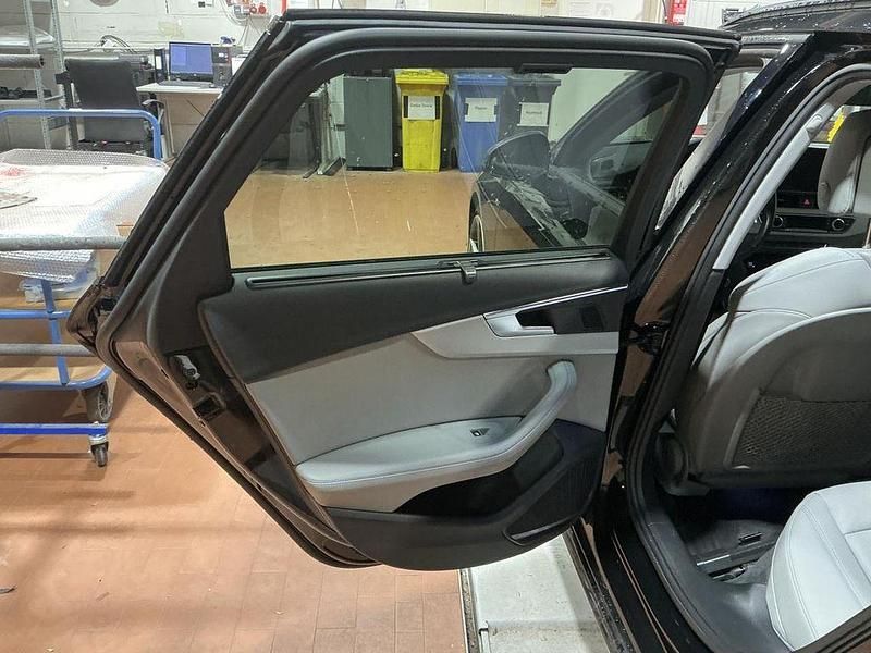 Gebraucht Audi A4 S-Line 204 PS (150 kW) 2022 Mythosschwarz Kombi