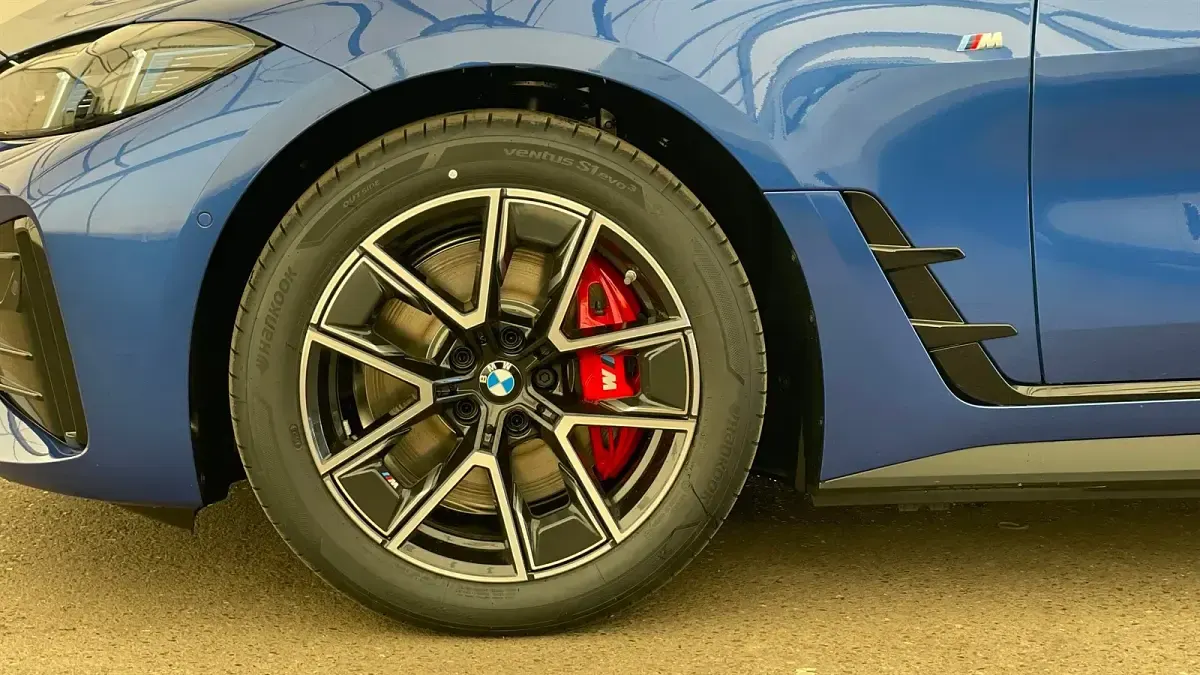 Neu BMW i4 Comfort Edition 250 kW (340 PS) 2026 M portimao blau metallic Limousine