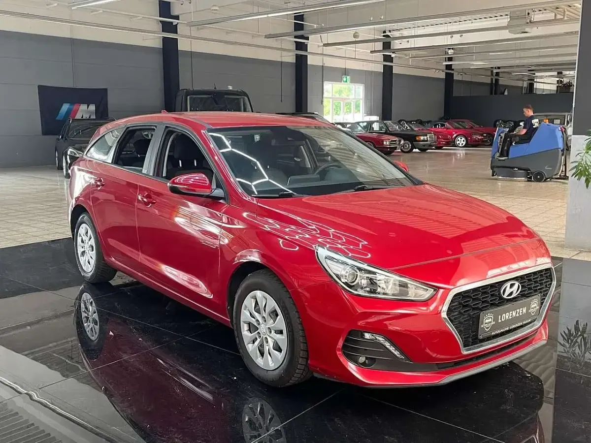 Gebraucht Hyundai i30 120 PS (88 kW) 2020 Rot Kombi