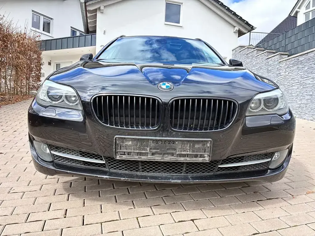 Gebraucht BMW 520 184 PS (135 kW) 2012 Schwarz Kombi