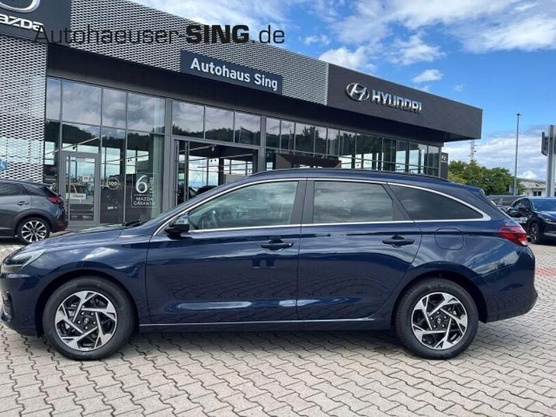 Neu Hyundai i30 140 PS (102 kW) 2025 Blau Kombi