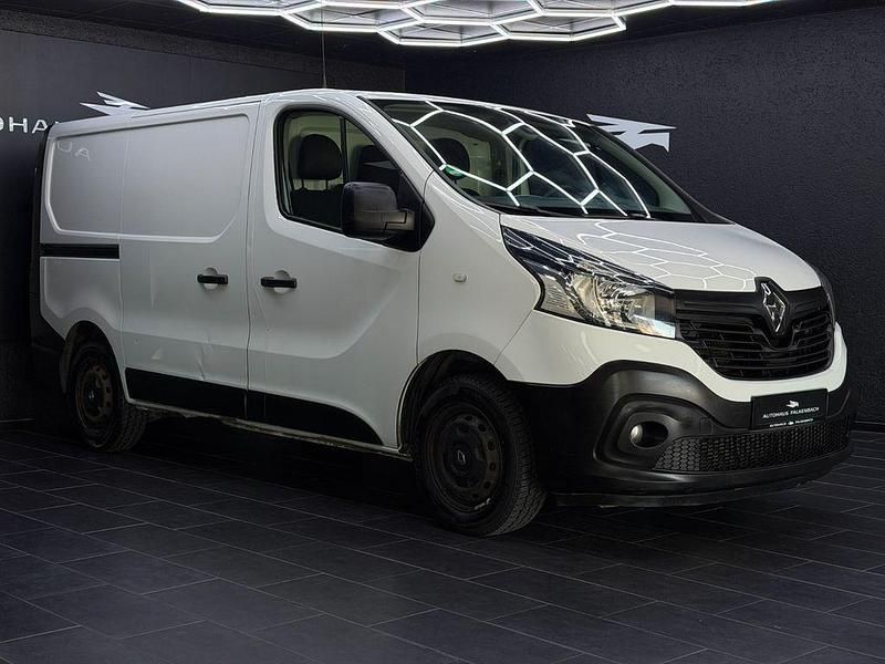 Gebraucht Renault Trafic Komfort 125 PS (91 kW) 2017 Weiß Van / Kleinbus