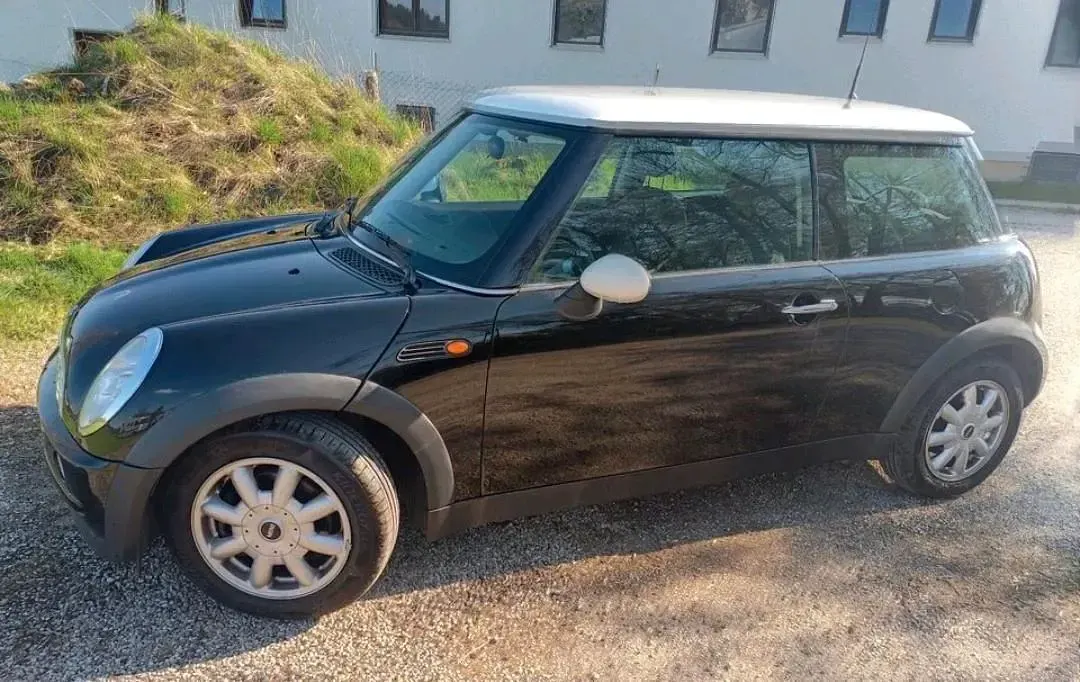 Usata Mini Cooper 115 CV (84 kW) 2002 Nero Utilitaria