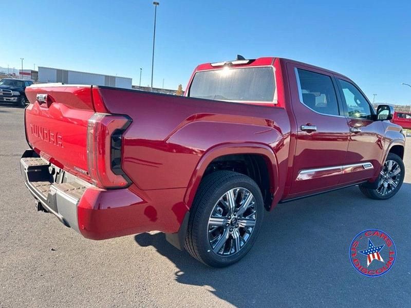 Neu Toyota Tundra 436 PS (320 kW) 2025 Supersonic red Pickup
