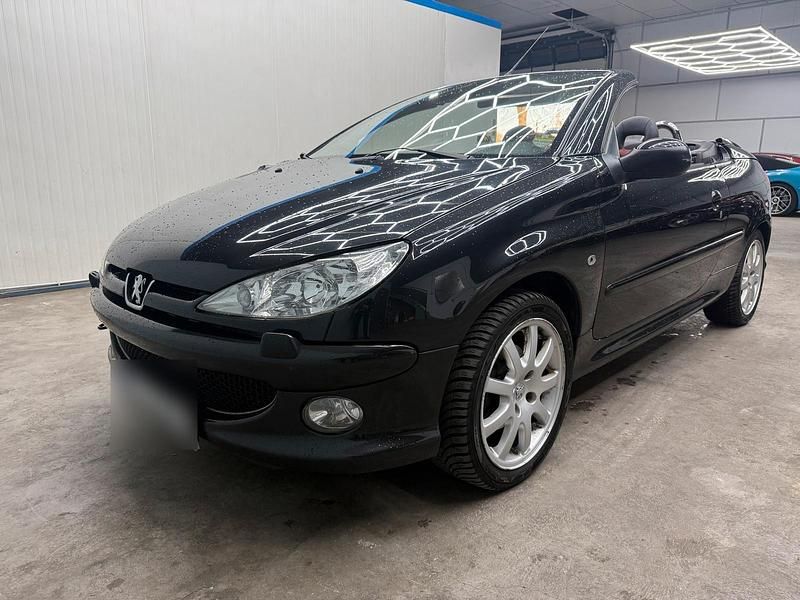 Gebraucht Peugeot 206 CC 109 PS (80 kW) 2003 Schwarz Cabrio