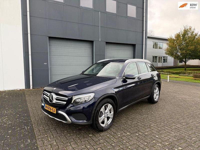 Blau Gebraucht 2016 Mercedes GLC250 Prestige SUV | 17.501 € (Superpreis) - Bild 1/4
