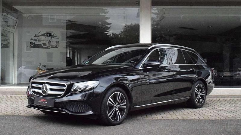 Obsidianschwarz Gebraucht 2018 Mercedes E400 Kombi | 33.800 € (Fairer Preis) - Bild 1/4