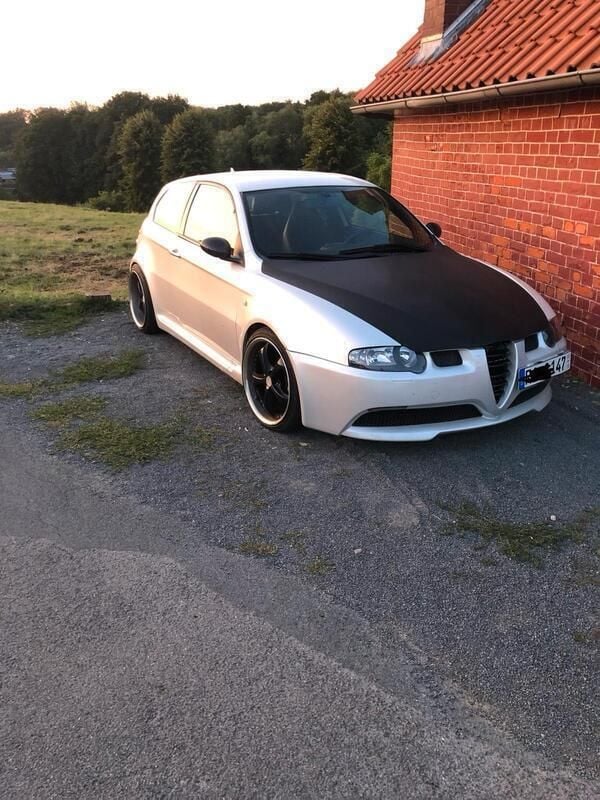 Weiß Gebraucht 2004 Alfa Romeo 147 GTA Kleinwagen | 16.499 € - Bild 1/4