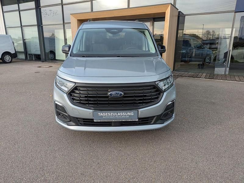 Neu Ford Tourneo Titanium 150 PS (110 kW) 2025 Silber Van / Kleinbus