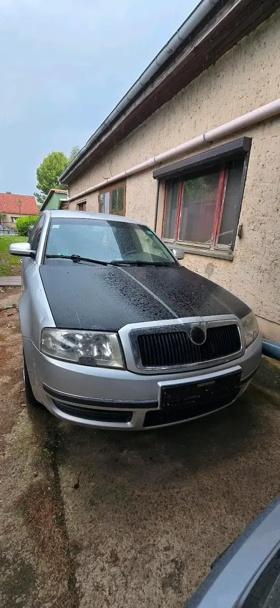 Gebraucht Skoda Superb 150 PS (110 kW) 2002 Silber Limousine