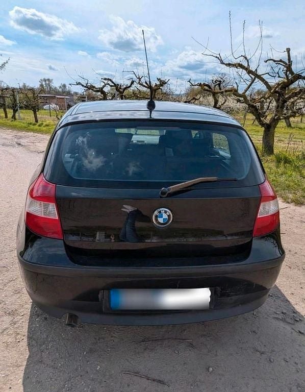 Gebraucht BMW 118 122 PS (89 kW) 2006 Schwarz Kleinwagen