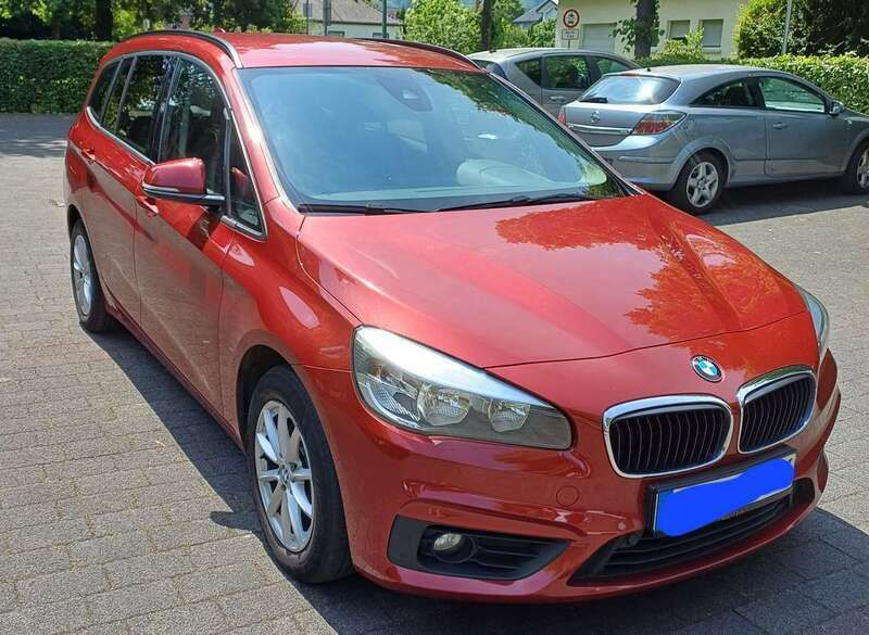 Rot Gebraucht 2016 BMW 216 Advantage Van / Kleinbus | 6.800 € (Fairer Preis) - Bild 1/4