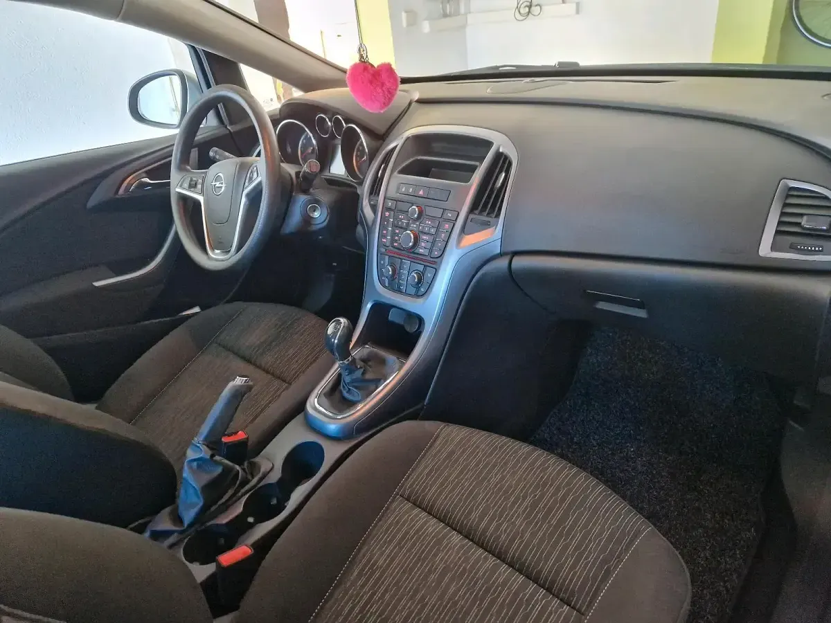 Gebraucht Opel Astra 100 PS (73 kW) 2013 Grau Kleinwagen