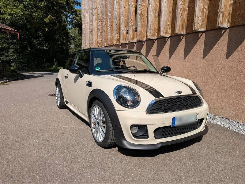 Weiß Gebraucht 2011 Mini Cooper Coupé Coupé | 6.500 € (Teuer) - Bild 1/4