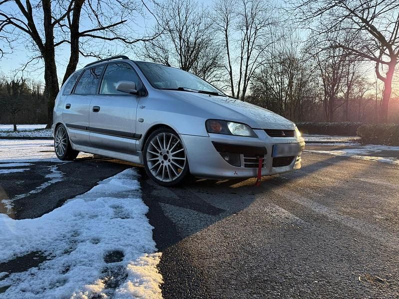 Gebraucht Mitsubishi Space Star 140 PS (102 kW) 2001 Silber Van / Kleinbus