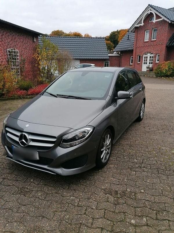 Gebraucht Mercedes B250 211 PS (155 kW) 2015 Grau Van / Kleinbus
