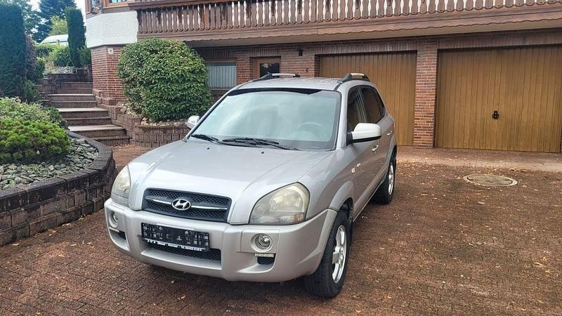 Silber Gebraucht 2004 Hyundai Tucson SUV | 3.399 € (Fairer Preis) - Bild 1/4