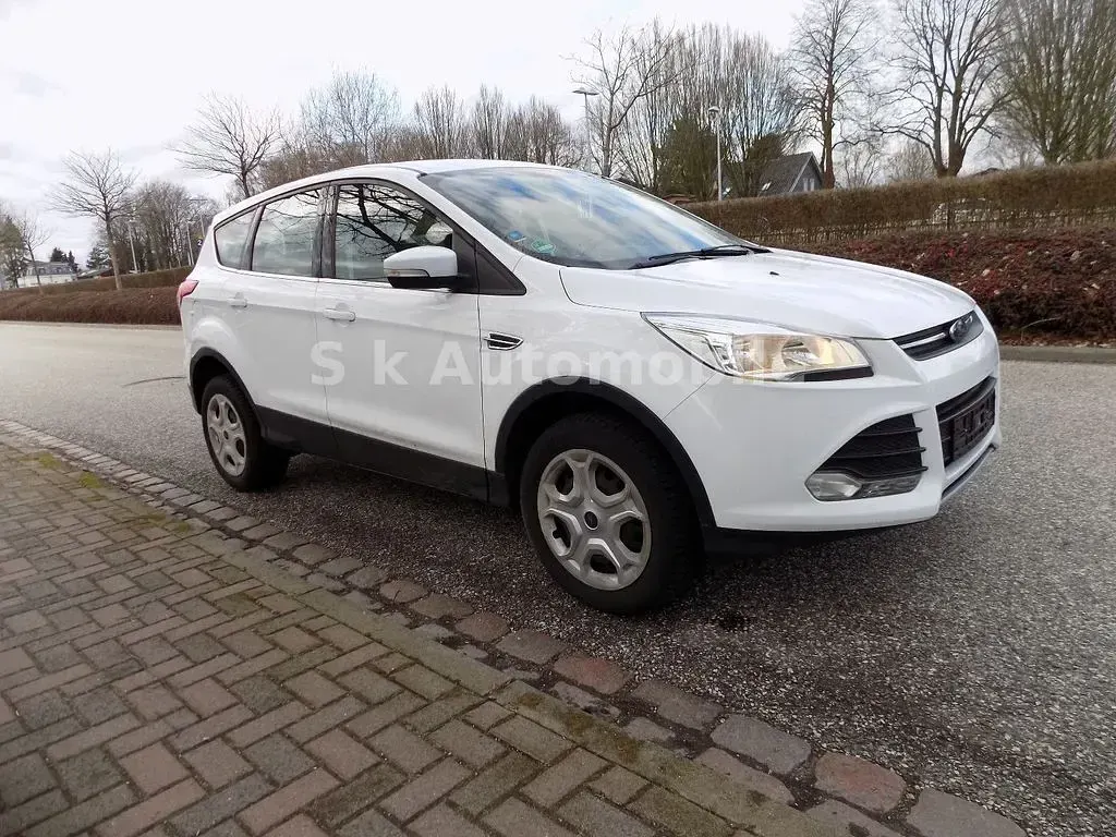 Gebraucht Ford Kuga Trend 150 PS (110 kW) 2015 Weiß SUV