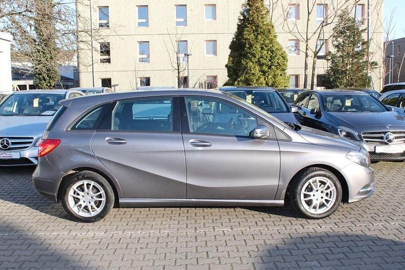 Gebraucht Mercedes B180 122 PS (89 kW) 2014 Grau Van / Kleinbus