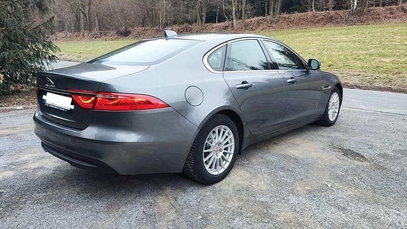 Gebraucht Jaguar XF Portfolio 163 PS (119 kW) 2017 Grau Limousine