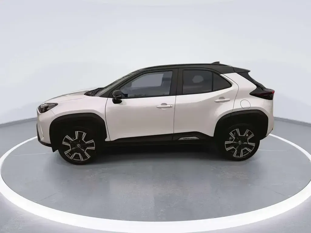 Neu Toyota Yaris Cross Plus 131 PS (96 kW) 2026 Platinum white pearl black SUV
