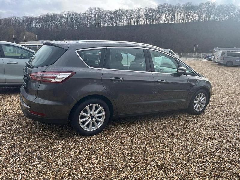 Gebraucht Ford S-MAX Titanium 179 PS (131 kW) 2016 Grau Van / Kleinbus