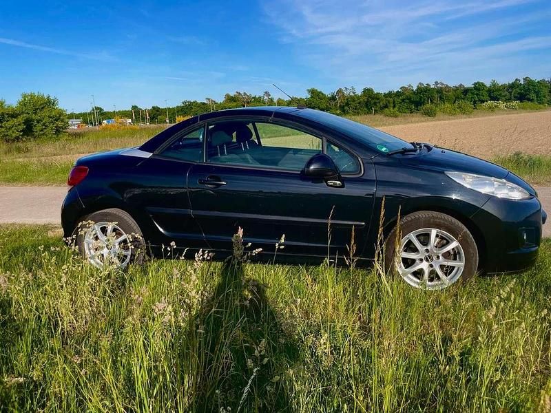 Schwarz Gebraucht 2013 Peugeot 207 CC Access Cabrio | 5.700 € (Etwas zu teuer) - Bild 1/4